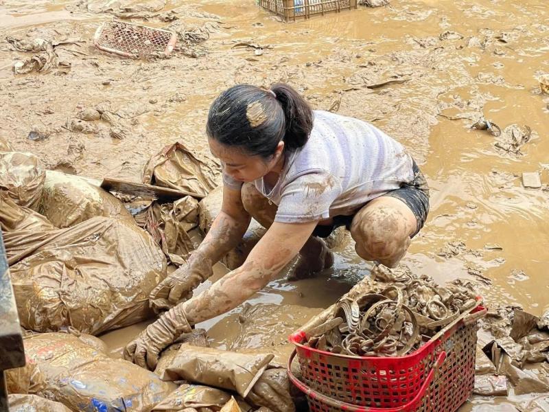 Nghệ An lũ lụt: Nỗ lực khắc phục và hỗ trợ người dân sau thiên tai - Ảnh 1. Nghệ An lũ lụt: Nỗ lực khắc phục và hỗ trợ người dân sau thiên tai - Ảnh 1.
