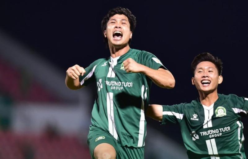 CLB Bình Phước và Công Phượng quá mạnh ở hạng nhất: Không lên V-League bây giờ thì bao giờ!- Ảnh 1. CLB Bình Phước và Công Phượng quá mạnh ở hạng nhất: Không lên V-League bây giờ thì bao giờ!- Ảnh 1.