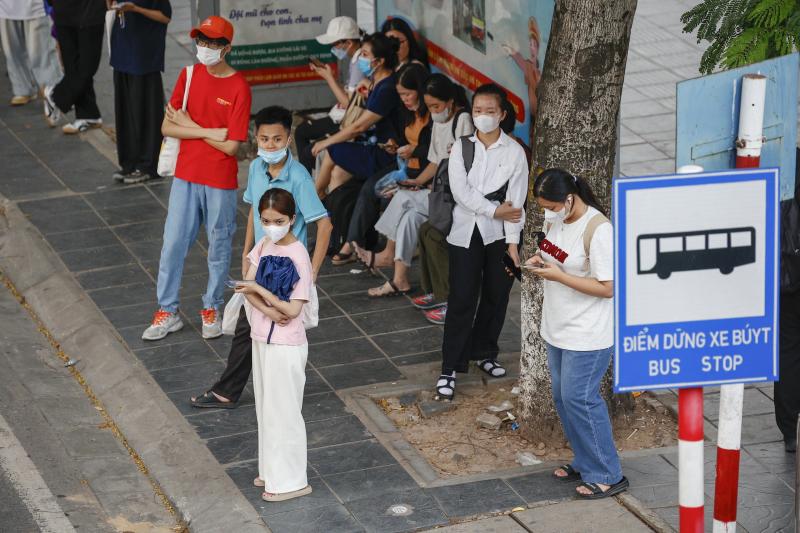 Phương tiện công cộng Hà Nội: 'Đa dạng nhưng chưa tiện'- Ảnh 8. Phương tiện công cộng Hà Nội: 'Đa dạng nhưng chưa tiện'- Ảnh 8.