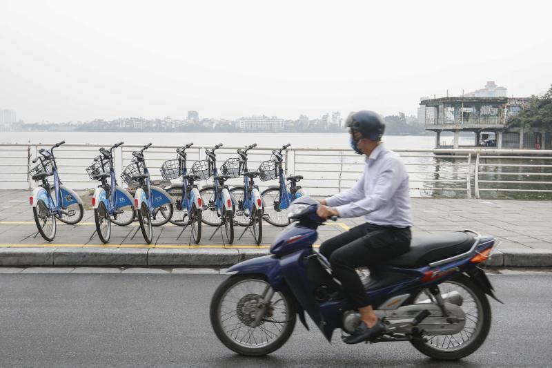 Phương tiện công cộng Hà Nội: 'Đa dạng nhưng chưa tiện'- Ảnh 11. Phương tiện công cộng Hà Nội: 'Đa dạng nhưng chưa tiện'- Ảnh 11.