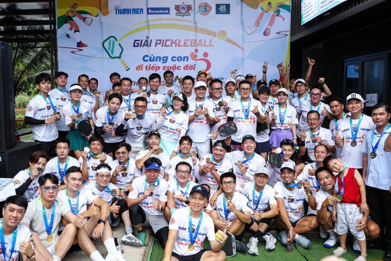 Trao trực tiếp 150 triệu đồng tại giải pickleball 'Cùng con đi tiếp cuộc đời' lần 3- Ảnh 15. Trao trực tiếp 150 triệu đồng tại giải pickleball 'Cùng con đi tiếp cuộc đời' lần 3- Ảnh 15.