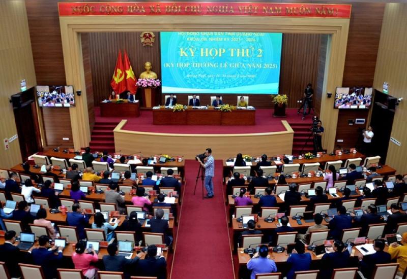 Quảng Ngãi: Thông qua chính sách hỗ trợ đi lại, nhà ở sau sáp nhập tỉnh - Ảnh 1.