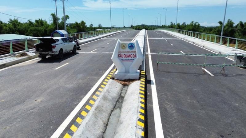 Cầu xây xong, đường chưa nối: Người dân sốt ruột chờ thông tuyến- Ảnh 2. Cầu xây xong, đường chưa nối: Người dân sốt ruột chờ thông tuyến- Ảnh 2.