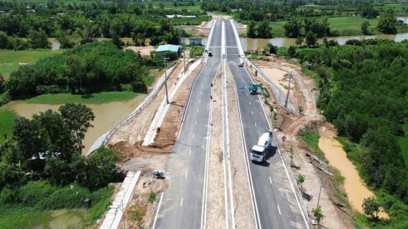 Cầu xây xong, đường chưa nối: Người dân sốt ruột chờ thông tuyến- Ảnh 5. Cầu xây xong, đường chưa nối: Người dân sốt ruột chờ thông tuyến- Ảnh 5.