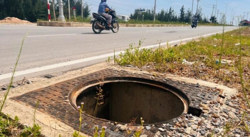 Quảng Trị mất trộm hàng trăm nắp hố ga , Chủ tịch tỉnh chỉ đạo khẩn trương xử lý - Ảnh 1. Quảng Trị mất trộm hàng trăm nắp hố ga , Chủ tịch tỉnh chỉ đạo khẩn trương xử lý - Ảnh 1.