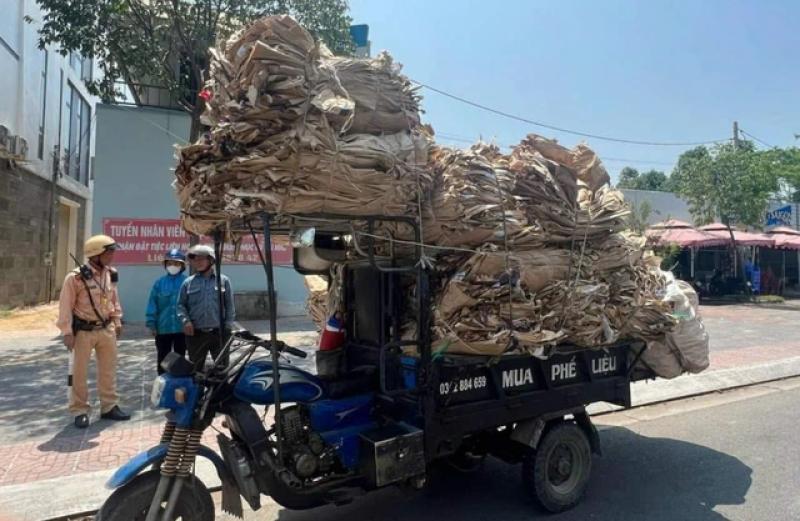 CSGT TP.HCM chỉ ra lỗi vi phạm khiến người tham gia giao thông bức xúc - Ảnh 3.