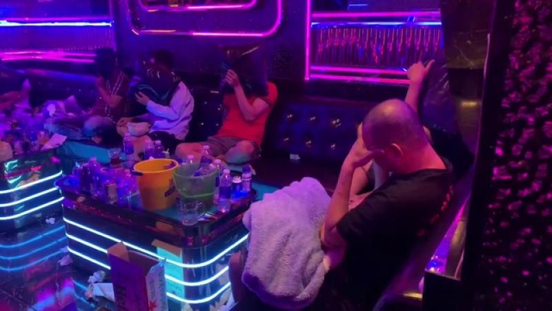 Phát hiện 6 người dương tính với ma túy tại quán karaoke Dubai - Ảnh 2. Phát hiện 6 người dương tính với ma túy tại quán karaoke Dubai - Ảnh 2.