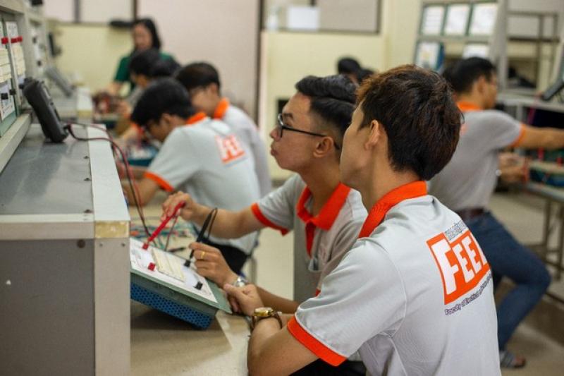 Trường ĐH Công nghệ Sài Gòn công bố điểm sàn xét tuyển, dẫn lối thời đại số - Ảnh 2.