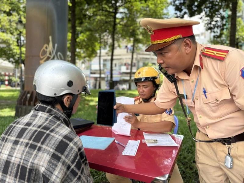 CSGT TP.HCM cảnh báo nguyên nhân tai nạn giao thông nghiêm trọng gần đây - Ảnh 2. CSGT TP.HCM cảnh báo nguyên nhân tai nạn giao thông nghiêm trọng gần đây - Ảnh 2.