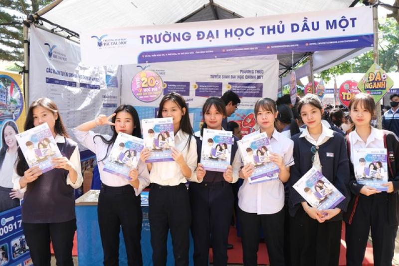 Năm 2025: Trường đại học Thủ Dầu Một tuyển sinh 40 ngành đào tạo - Ảnh 2.