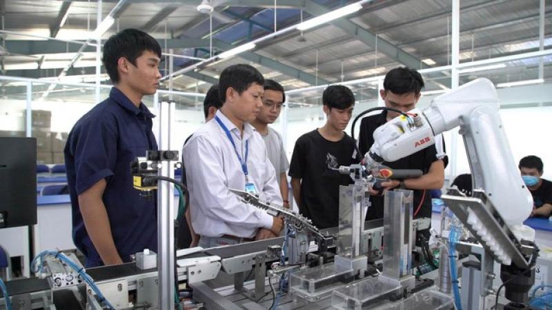 Năm 2025: Trường đại học Thủ Dầu Một tuyển sinh 40 ngành đào tạo - Ảnh 3.