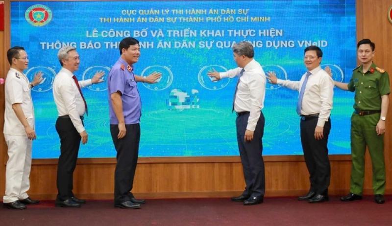 Vụ án Trương Mỹ Lan: Hơn 43.000 người được thông báo về thi hành án trên VNeID- Ảnh 1.