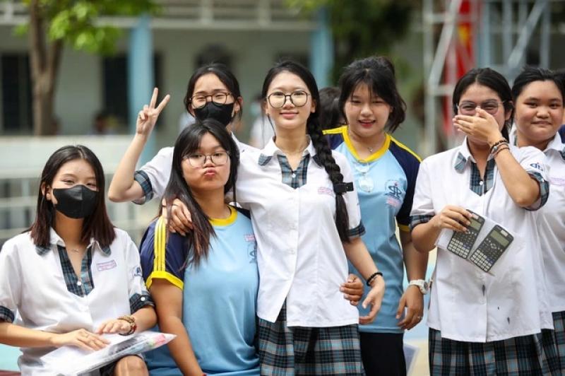 Top 300 thí sinh cao điểm nhất tổ hợp D01 thi tốt nghiệp THPT 2025 - Ảnh 1.