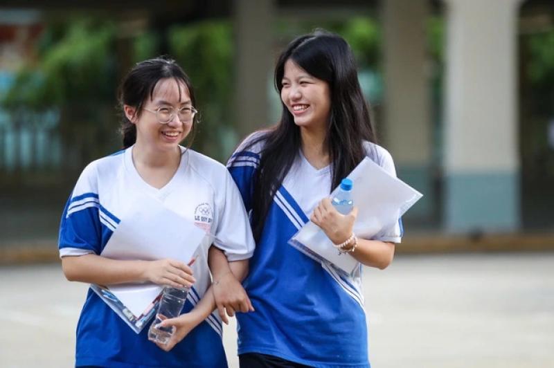 Top 300 thí sinh cao điểm nhất tổ hợp C00 thi tốt nghiệp THPT 2025 - Ảnh 1.