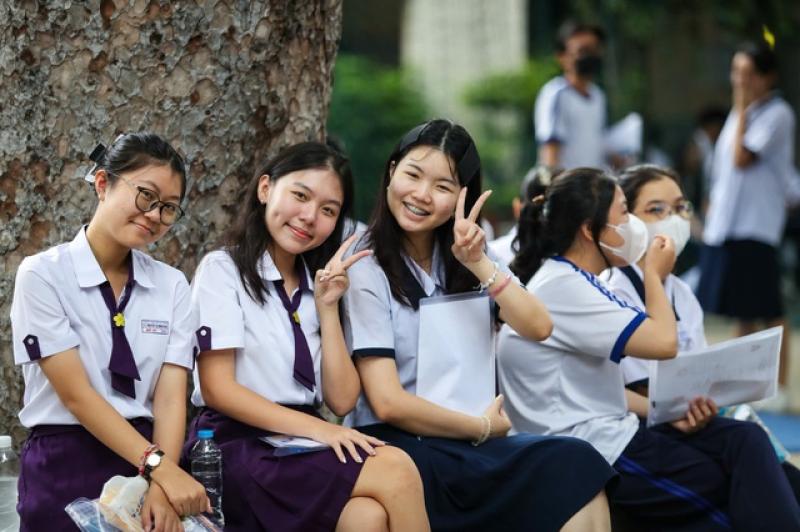 Top 300 thí sinh cao điểm nhất tổ hợp A01 thi tốt nghiệp THPT 2025 - Ảnh 1.