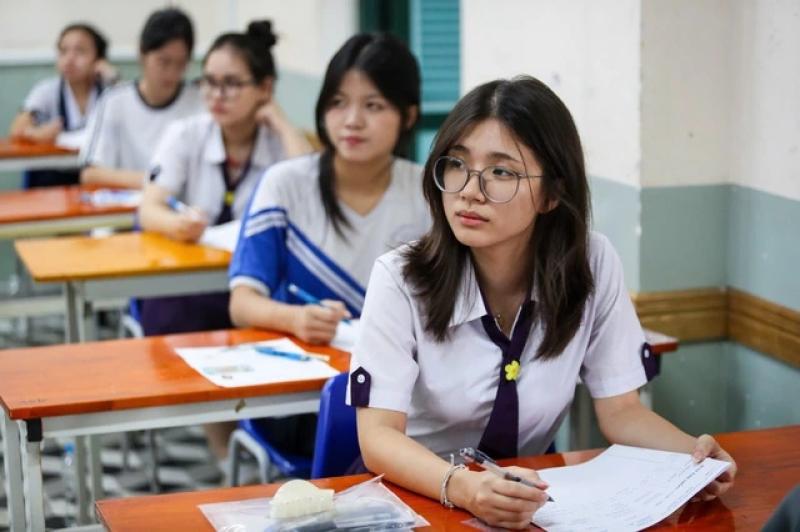 Giáo viên nước ngoài nhận xét gì về độ khó đề thi tiếng Anh của Việt Nam? - Ảnh 2.