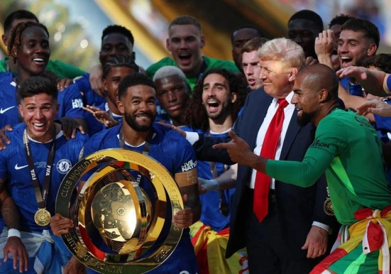 ‘Độc lạ’ Club World Cup: Tổng thống Trump giữ cúp xịn, đội vô địch Chelsea chỉ nhận bản sao- Ảnh 2. ‘Độc lạ’ Club World Cup: Tổng thống Trump giữ cúp xịn, đội vô địch Chelsea chỉ nhận bản sao- Ảnh 2.