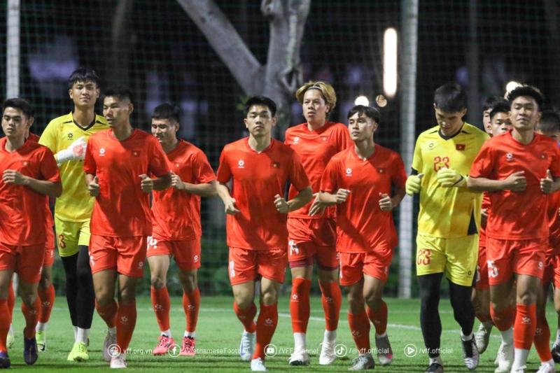 U.23 Việt Nam nếm ‘đặc sản’ kẹt xe Jarkata, HLV Kim Sang-sik làm gì vào ngày 15.7?- Ảnh 2. U.23 Việt Nam nếm ‘đặc sản’ kẹt xe Jarkata, HLV Kim Sang-sik làm gì vào ngày 15.7?- Ảnh 2.