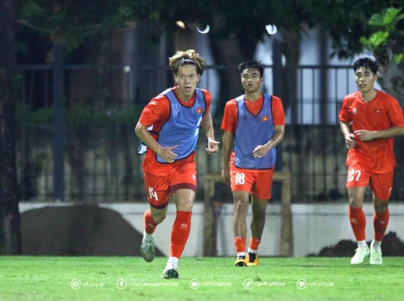 U.23 Việt Nam nếm ‘đặc sản’ kẹt xe Jarkata, HLV Kim Sang-sik làm gì vào ngày 15.7?- Ảnh 3. U.23 Việt Nam nếm ‘đặc sản’ kẹt xe Jarkata, HLV Kim Sang-sik làm gì vào ngày 15.7?- Ảnh 3.