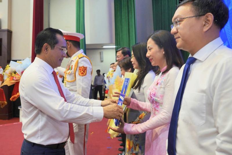 TP.HCM bổ nhiệm 154 giám đốc, phó giám đốc sở sau hợp nhất - Ảnh 1.