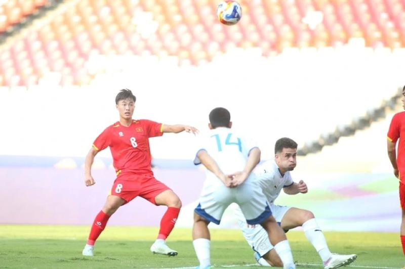 Văn Trường thừa nhận U.23 Việt Nam thiếu cây săn bàn thực thụ, thầy Kim có hành động đặc biệt- Ảnh 5. Văn Trường thừa nhận U.23 Việt Nam thiếu cây săn bàn thực thụ, thầy Kim có hành động đặc biệt- Ảnh 5.