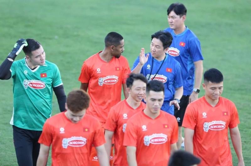 V-League cần mời gọi Việt kiều giỏi: Muốn thắng Malaysia, hãy sử dụng cách này!- Ảnh 1. V-League cần mời gọi Việt kiều giỏi: Muốn thắng Malaysia, hãy sử dụng cách này!- Ảnh 1.