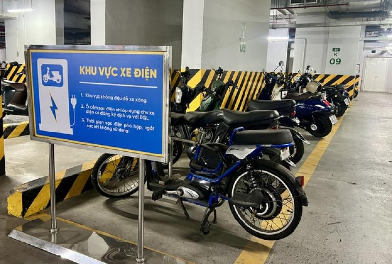 Chung cư cấm xe điện: Có thể khởi kiện ban quản lý xâm phạm quyền công dân - Ảnh 2. Chung cư cấm xe điện: Có thể khởi kiện ban quản lý xâm phạm quyền công dân - Ảnh 2.