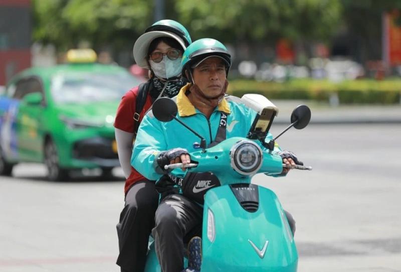 Trung bình mỗi tháng kiếm 8,7 triệu, tài xế công nghệ có đủ tiền đổi xe điện? - Ảnh 1. Trung bình mỗi tháng kiếm 8,7 triệu, tài xế công nghệ có đủ tiền đổi xe điện? - Ảnh 1.