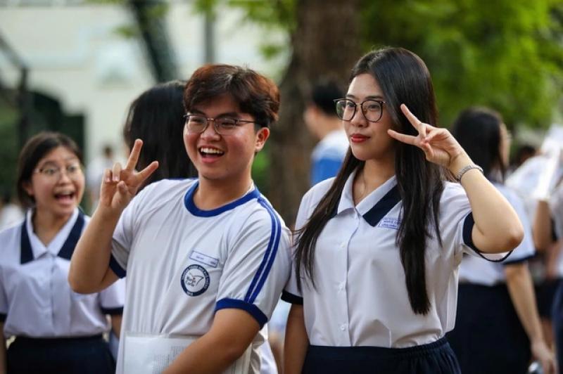 Công bố phổ điểm thi tốt nghiệp THPT 2025 - Ảnh 1.