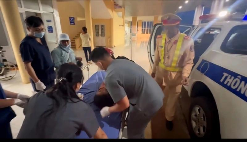 CSGT Lâm Đồng kịp thời hỗ trợ sản phụ sinh con trên xe đặc chủng- Ảnh 3. CSGT Lâm Đồng kịp thời hỗ trợ sản phụ sinh con trên xe đặc chủng- Ảnh 3.