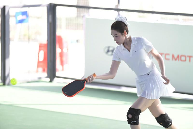 Hoa hậu Hà Trúc Linh cùng dàn bóng hồng khuấy động giải pickleball Việt Nam - Ảnh 4.