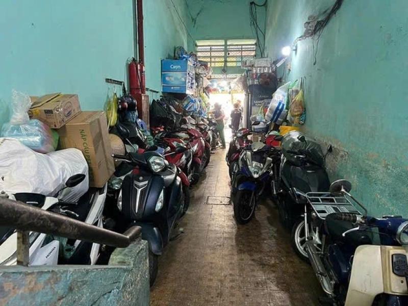 Nguy cơ cháy nổ cao ở các chung cư cũ TP.HCM - Ảnh 1.