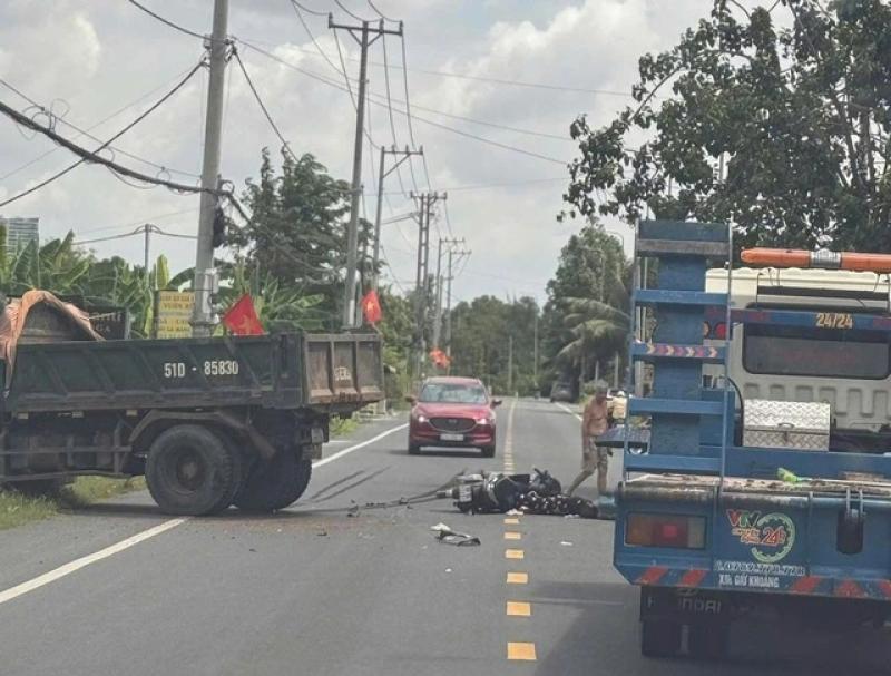 TP.HCM: 2 mẹ con tử vong thương tâm sau va chạm xe ben- Ảnh 1. TP.HCM: 2 mẹ con tử vong thương tâm sau va chạm xe ben- Ảnh 1.