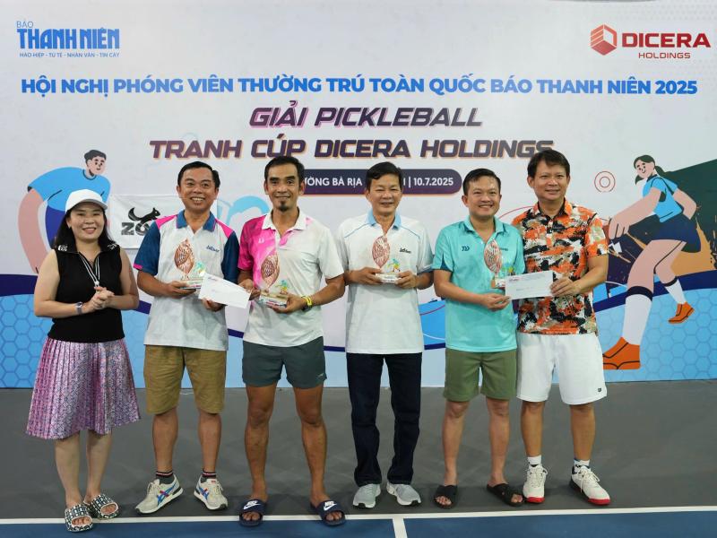 Tranh tài sôi nổi tại giải pickleball tranh cúp DICERA- Ảnh 4. Tranh tài sôi nổi tại giải pickleball tranh cúp DICERA- Ảnh 4.