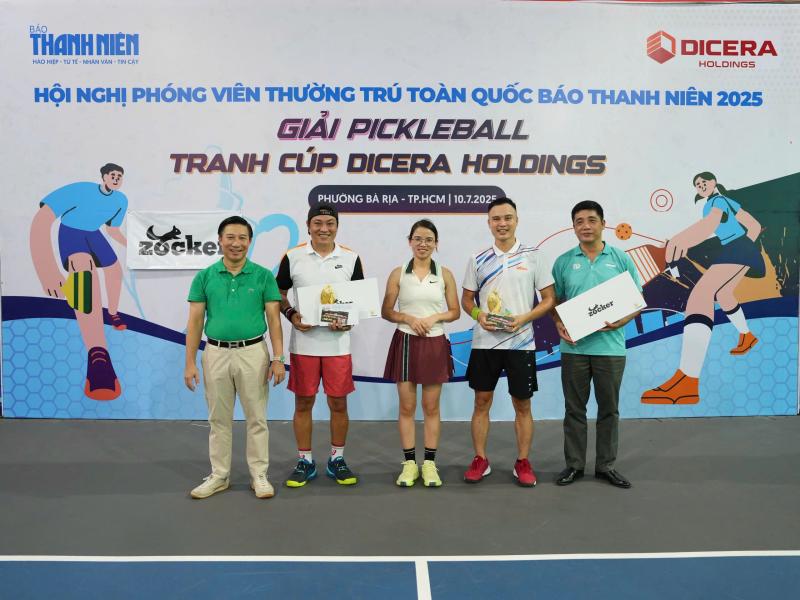 Tranh tài sôi nổi tại giải pickleball tranh cúp DICERA- Ảnh 2. Tranh tài sôi nổi tại giải pickleball tranh cúp DICERA- Ảnh 2.