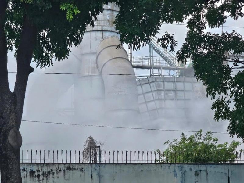 TP.HCM: Xỉ thép nhà máy bay ra môi trường gây bụi mù mịt, dân thở không nổi- Ảnh 1. TP.HCM: Xỉ thép nhà máy bay ra môi trường gây bụi mù mịt, dân thở không nổi- Ảnh 1.