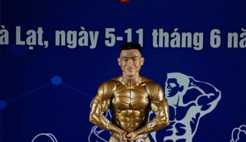 Từ chàng trai chỉ nặng 39 kg, nghiện game đến nhà vô địch thể hình quốc gia - Ảnh 1.