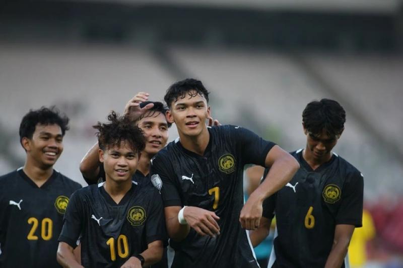U.23 Malaysia thắng cực đậm, thắp lại hy vọng vào bán kết Đông Nam Á- Ảnh 1. U.23 Malaysia thắng cực đậm, thắp lại hy vọng vào bán kết Đông Nam Á- Ảnh 1.
