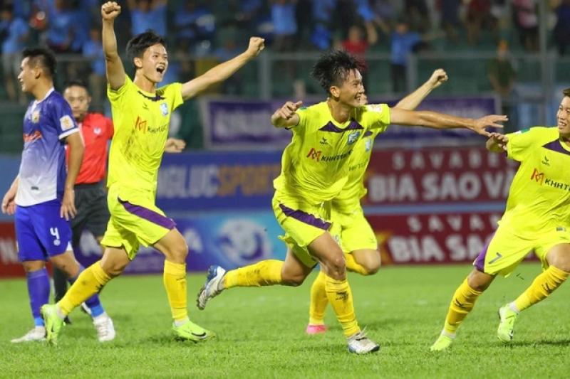 Bóng đá Khánh Hòa tìm nhà tài trợ chi 20 tỉ đồng, không muốn gây dư luận xấu bỏ V-League- Ảnh 1. Bóng đá Khánh Hòa tìm nhà tài trợ chi 20 tỉ đồng, không muốn gây dư luận xấu bỏ V-League- Ảnh 1.
