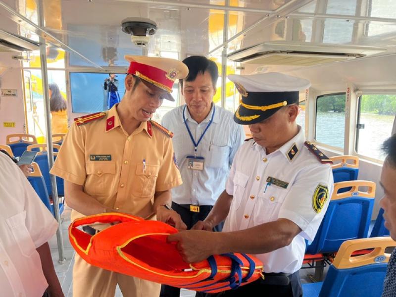 TP.HCM tổng kiểm tra các bến thủy sau tai nạn ở Vịnh Hạ Long - Ảnh 2.