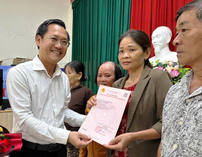 'Phép màu' sau chưa đầy 1 tháng vận hành mô hình chính quyền 2 cấp- Ảnh 2. 'Phép màu' sau chưa đầy 1 tháng vận hành mô hình chính quyền 2 cấp- Ảnh 2.