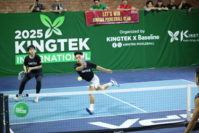 Các tay vợt Việt Nam gây sốt ở giải pickleball Kingtek International 2025- Ảnh 6.