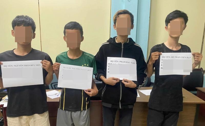 Trộm bình ắc quy bán lấy tiền chơi game, nhóm nghi phạm bị bắt giữ- Ảnh 2. Trộm bình ắc quy bán lấy tiền chơi game, nhóm nghi phạm bị bắt giữ- Ảnh 2.