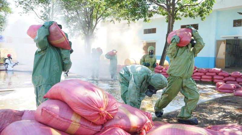 Đà Nẵng huy động lực lượng diễn tập xử lý rò rỉ khí độc ở nhà máy nước - Ảnh 8.