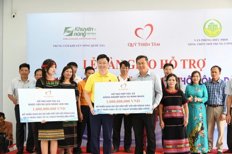 Qũy Thiện Tâm của Vingroup nhận Huân chương Lao động hạng Nhất ghi nhận 19 năm Thiện nguyện - Ảnh 1. Qũy Thiện Tâm của Vingroup nhận Huân chương Lao động hạng Nhất ghi nhận 19 năm Thiện nguyện - Ảnh 1.