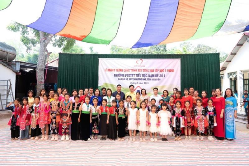 Qũy Thiện Tâm của Vingroup nhận Huân chương Lao động hạng Nhất ghi nhận 19 năm Thiện nguyện - Ảnh 2. Qũy Thiện Tâm của Vingroup nhận Huân chương Lao động hạng Nhất ghi nhận 19 năm Thiện nguyện - Ảnh 2.
