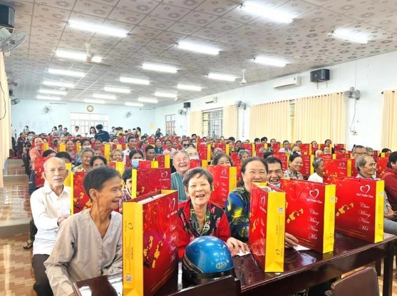 Qũy Thiện Tâm của Vingroup nhận Huân chương Lao động hạng Nhất ghi nhận 19 năm Thiện nguyện - Ảnh 4. Qũy Thiện Tâm của Vingroup nhận Huân chương Lao động hạng Nhất ghi nhận 19 năm Thiện nguyện - Ảnh 4.
