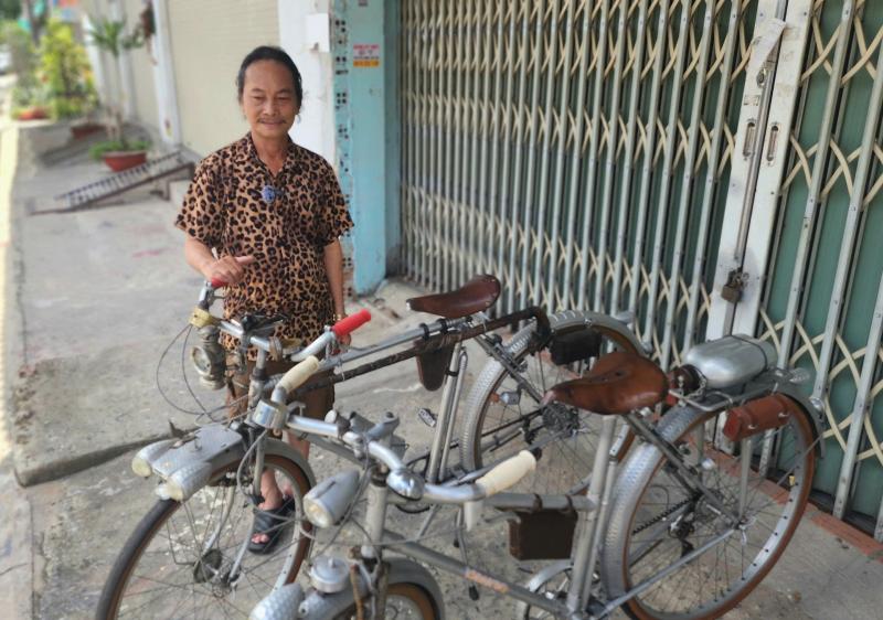 Cặp xe đạp 'vợ chồng' gần 100 tuổi bằng nhôm độc lạ Sài Gòn - Ảnh 9.