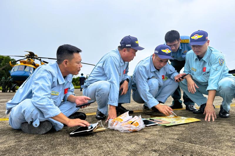 Không quân trực thăng dốc sức luyện tập bay diễu binh 2.9- Ảnh 3. Không quân trực thăng dốc sức luyện tập bay diễu binh 2.9- Ảnh 3.