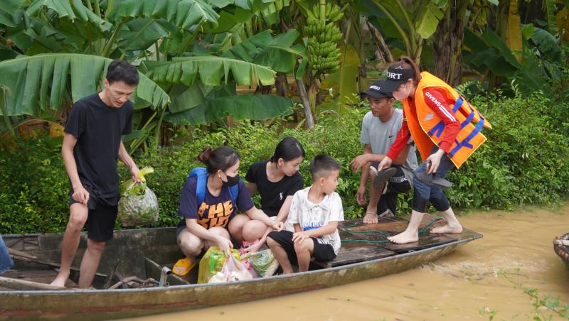 Hình ảnh hàng ngàn ngôi nhà ở Thanh Hóa ngập trong nước lũ - Ảnh 6.